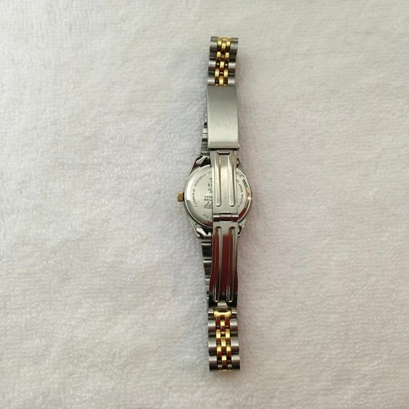 Lorus Disney Mickey Womens Watch Adjustable V04 - Picture 6 of 8